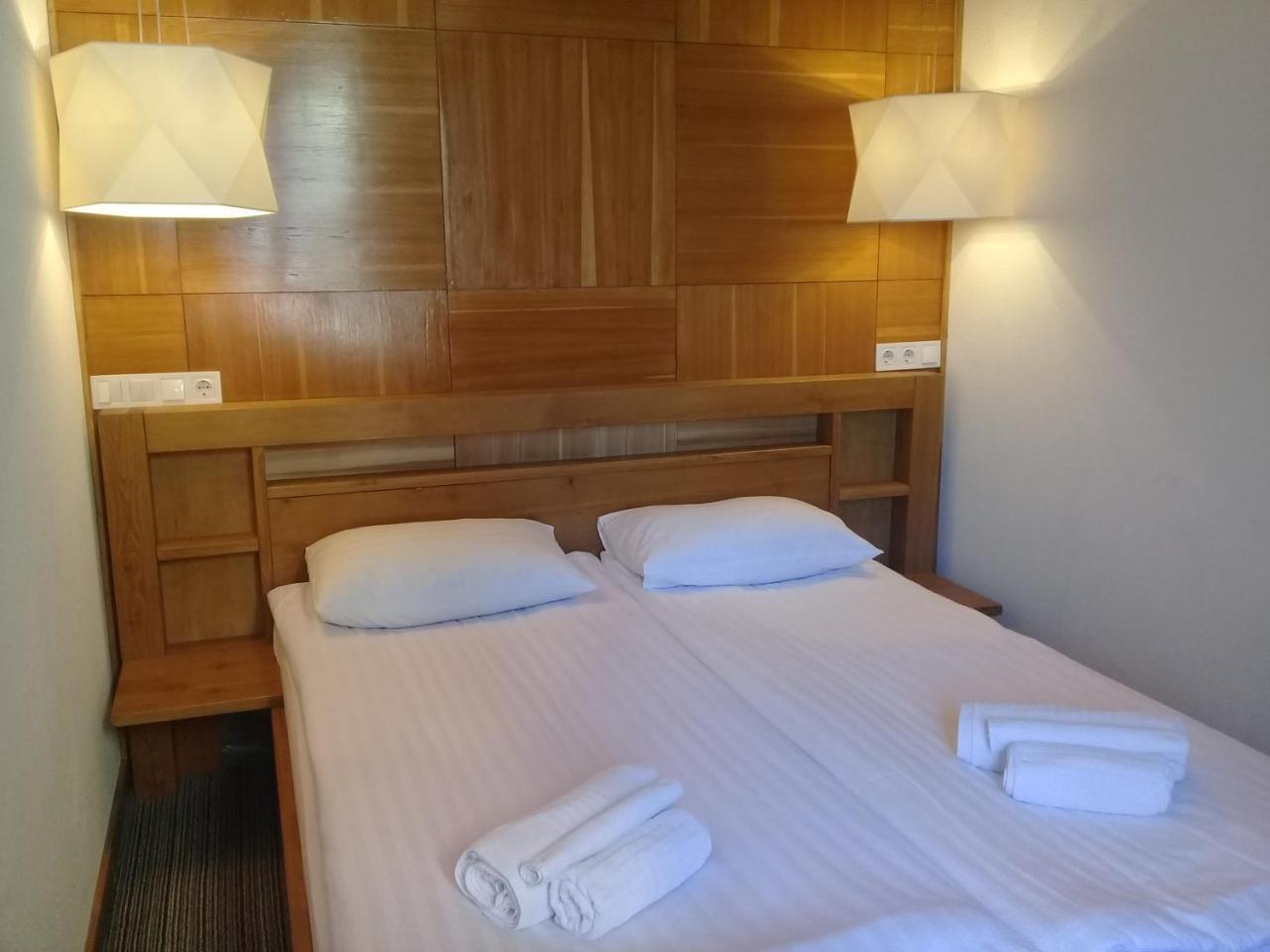 Valentyna Otel Briukhovychi Dış mekan fotoğraf